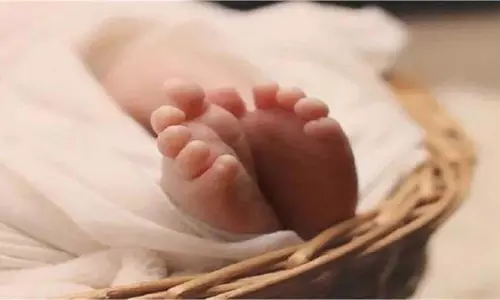 Jharkhand: तालाब किनारे रोती मिली नवजात बच्ची, पुलिस जांच में जुटी Jharkhand: तालाब किनारे रोती मिली नवजात बच्ची, पुलिस जांच में जुटी