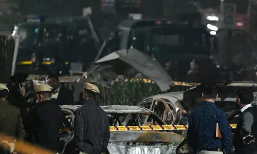 दिल्ली ब्लास्ट के बाद यातायात प्रतिबंध: नेताजी सुभाष मार्ग पर पूर्ण डायवर्जन, यात्रियों को वैकल्पिक रास्तों का उपयोग करने की सलाह