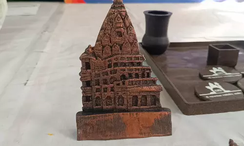 Ujjain: छात्रों का क्रिएटिव स्टार्टअप, महाकाल फूलों से बन रहे पर्यावरणीय उत्पाद Ujjain: छात्रों का क्रिएटिव स्टार्टअप, महाकाल फूलों से बन रहे पर्यावरणीय उत्पाद