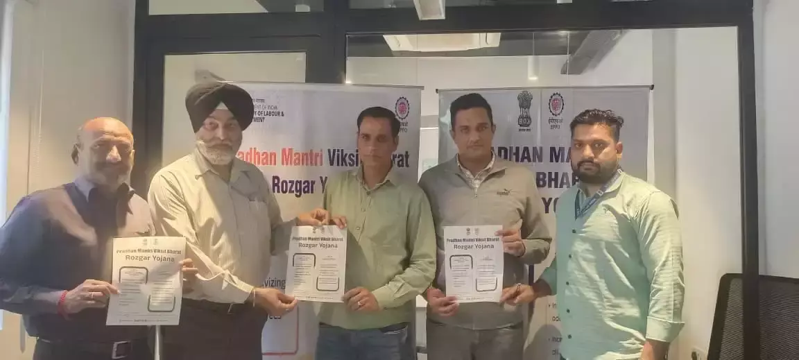 Jammu: ईपीएफओ ने रोजगार योजना के बारे में जागरूकता फैलाई Jammu: ईपीएफओ ने रोजगार योजना के बारे में जागरूकता फैलाई