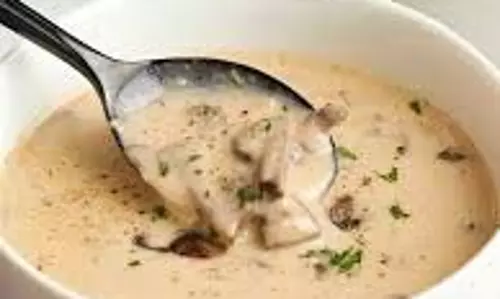 Mushroom Soup: सर्दियों में मलाईदार मशरूम सूप का आनंद लें