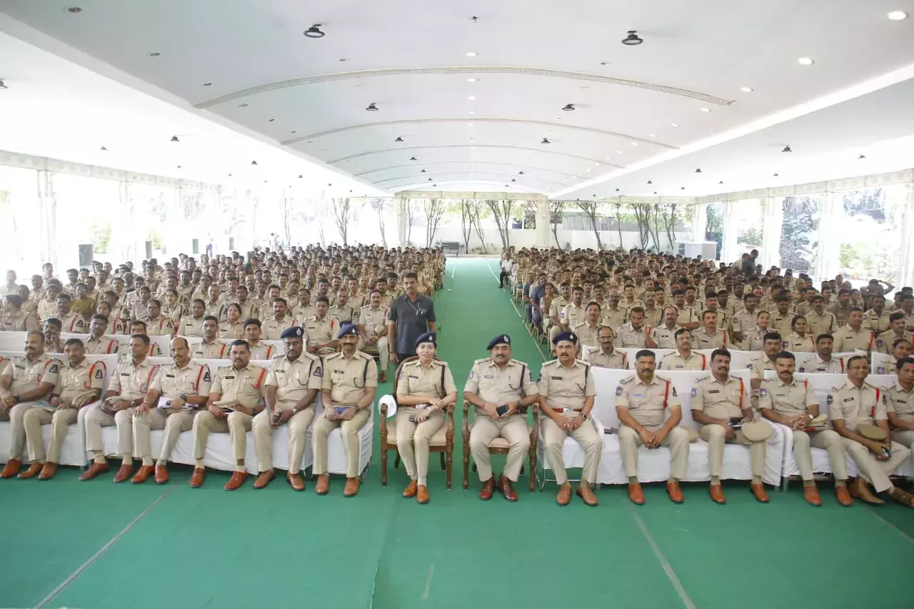 Telangana : उत्तरी क्षेत्र के पुलिसकर्मियों को जनता का विश्वास बढ़ाने का निर्देश Telangana : उत्तरी क्षेत्र के पुलिसकर्मियों को जनता का विश्वास बढ़ाने का निर्देश