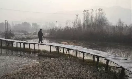 Kashmir में सर्दी का शुरुआती असर Kashmir में सर्दी का शुरुआती असर