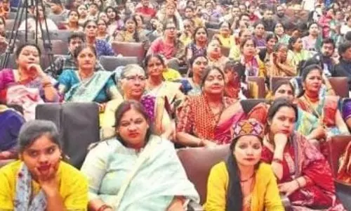 Bareilly: दर्शकों ने लाइव एलईडी स्क्रीन पर देखी प्रस्तुति