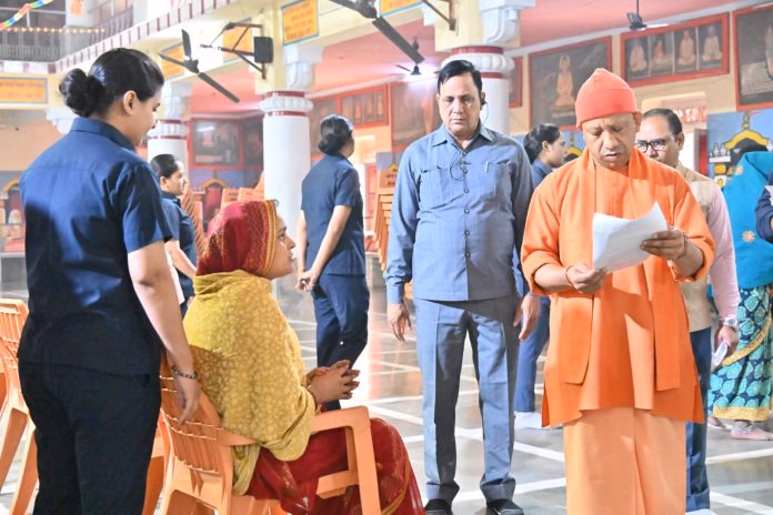 Gorakhpur: मुख्यमंत्री योगी ने जरूरतमंदों के लिए योजनाओं का ऐलान Gorakhpur: मुख्यमंत्री योगी ने जरूरतमंदों के लिए योजनाओं का ऐलान