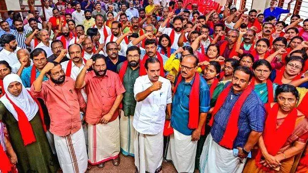 Kerala: तिरुवनंतपुरम में एलडीएफ-बीजेपी के बीच प्रतिष्ठा की जंग तेज़ Kerala: तिरुवनंतपुरम में एलडीएफ-बीजेपी के बीच प्रतिष्ठा की जंग तेज़