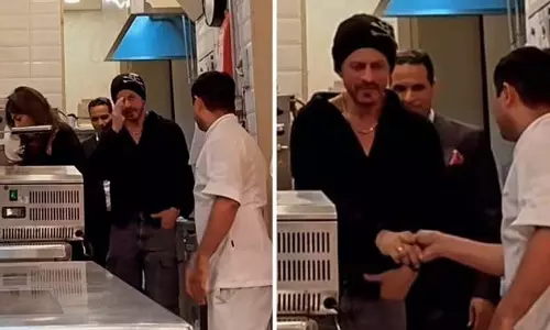 Dubai के रेस्टोरेंट में शाहरुख खान के दिल को छू लेने वाले अंदाज ने प्रशंसकों का दिल जीत लिया Dubai के रेस्टोरेंट में शाहरुख खान के दिल को छू लेने वाले अंदाज ने प्रशंसकों का दिल जीत लिया
