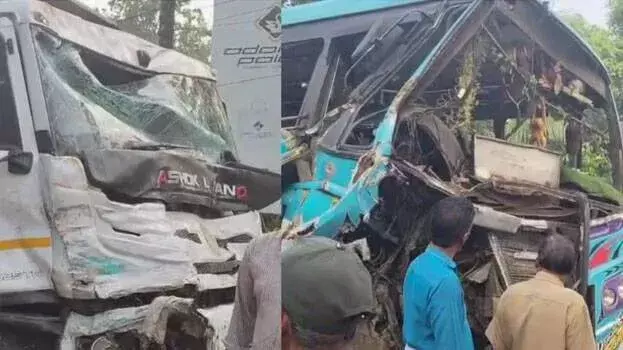 Kerala: पेरुंबवूर में बस-लॉरी की टक्कर में 20 घायल