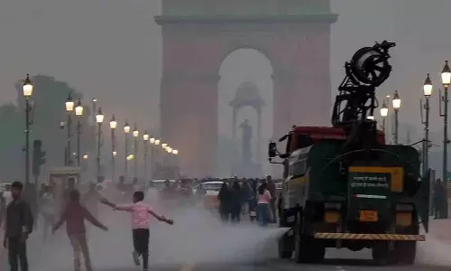 Delhi में वायु प्रदूषण खतरे की घंटी बजा रहा है.. प्रतिबंध लागू