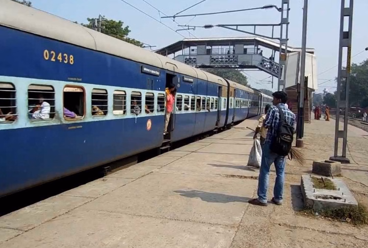 Ambala: ट्रेन में तकनीकी समस्या, 40 मिनट रुकी शान-ए-पंजाब Ambala: ट्रेन में तकनीकी समस्या, 40 मिनट रुकी शान-ए-पंजाब