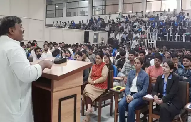 Sonipat: सोनीपत खेल विश्वविद्यालय में गौरव गाथा पर हुई सार्थक चर्चा Sonipat: सोनीपत खेल विश्वविद्यालय में गौरव गाथा पर हुई सार्थक चर्चा