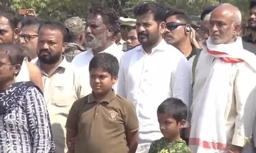 Telangana के मुख्यमंत्री और मंत्रियों ने कवि अंदेसरी को अंतिम विदाई दी