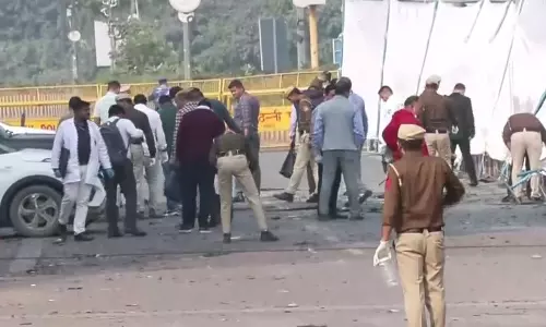दिल्ली विस्फोट: NIA, फोरेंसिक टीमों ने लाल किले के पास कार विस्फोट स्थल की जांच की