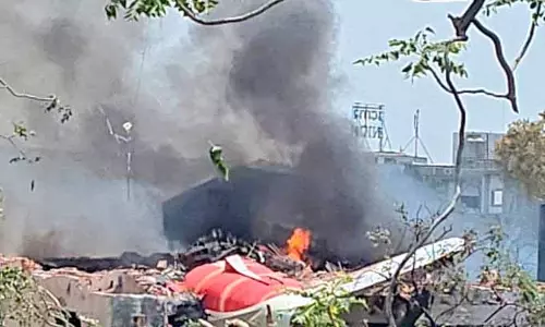 तुर्की का सी-130 सैन्य विमान गिरा, क्रू मेंबर्स की तलाश जारी तुर्की का सी-130 सैन्य विमान गिरा, क्रू मेंबर्स की तलाश जारी