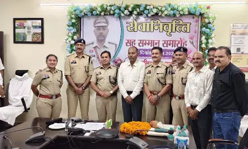 मुंगेली में DSP सालिक राम धृतलहरे को दी गई भावभीनी विदाई मुंगेली में DSP सालिक राम धृतलहरे को दी गई भावभीनी विदाई