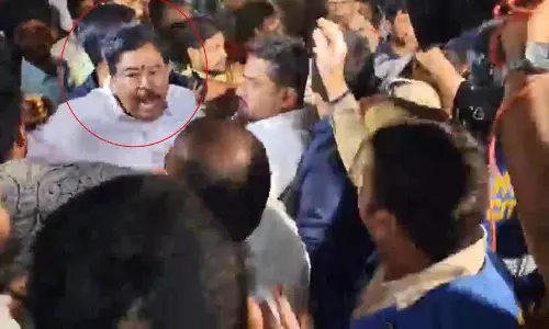 Naveen Yadav के पिता श्रीशैलम यादव जो सड़क पर उपद्रवी हो गए