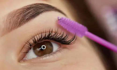 8 Natural नुस्खे: बिना मस्कारा के पाएं काली, घनी और लंबी आईलैशेज 8 Natural नुस्खे: बिना मस्कारा के पाएं काली, घनी और लंबी आईलैशेज