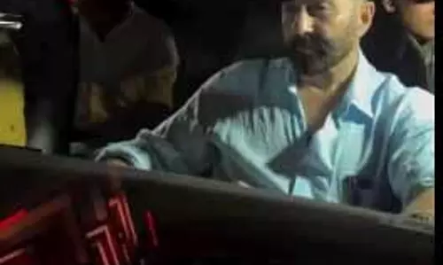 Deol परिवार ने धर्मेंद्र से की मुलाकात Deol परिवार ने धर्मेंद्र से की मुलाकात