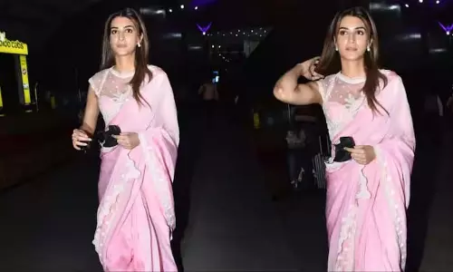 Kriti Sanon ने एयरपोर्ट पर पिंक साड़ी में फ्लॉन्ट किया देसी अंदाज