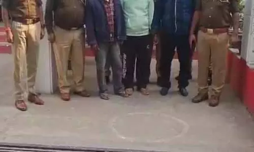 टायर चोरी करने वाले गैंग का भंडाफोड़, तीन वांछित गिरफ्तार टायर चोरी करने वाले गैंग का भंडाफोड़, तीन वांछित गिरफ्तार