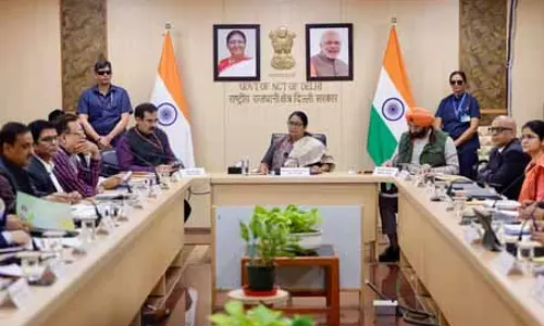 प्रदूषण के खिलाफ दिल्ली सरकार का एक्शन जारी, पांचवीं कक्षा तक के स्कूल हाइब्रिड मोड में होंगे संचालित