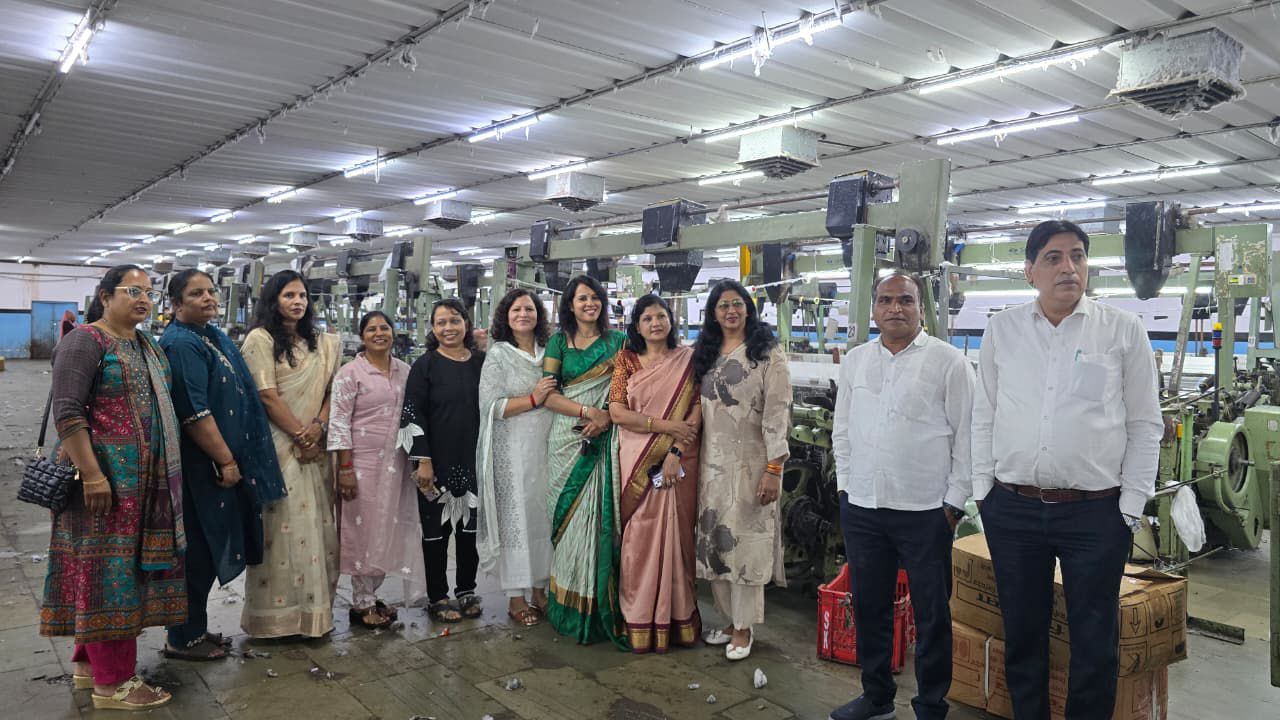 जीतो लेडिज विंग की सदस्याओं ने की JPL फैक्ट्री की विजिट, समझी कपड़ा निर्माण की प्रक्रिया