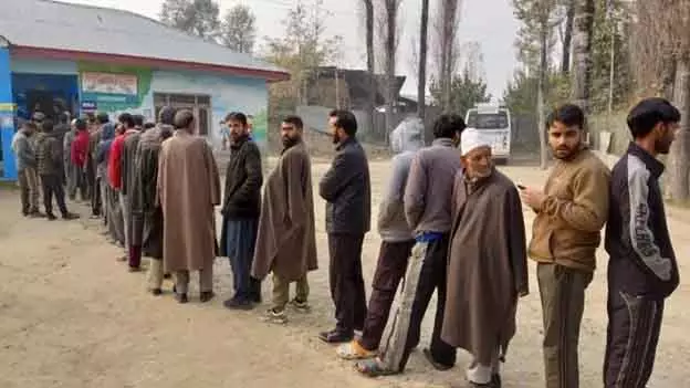 Jammu उपचुनाव: बडगाम में 50% से अधिक, नगरोटा में लगभग 75% मतदान Jammu उपचुनाव: बडगाम में 50% से अधिक, नगरोटा में लगभग 75% मतदान