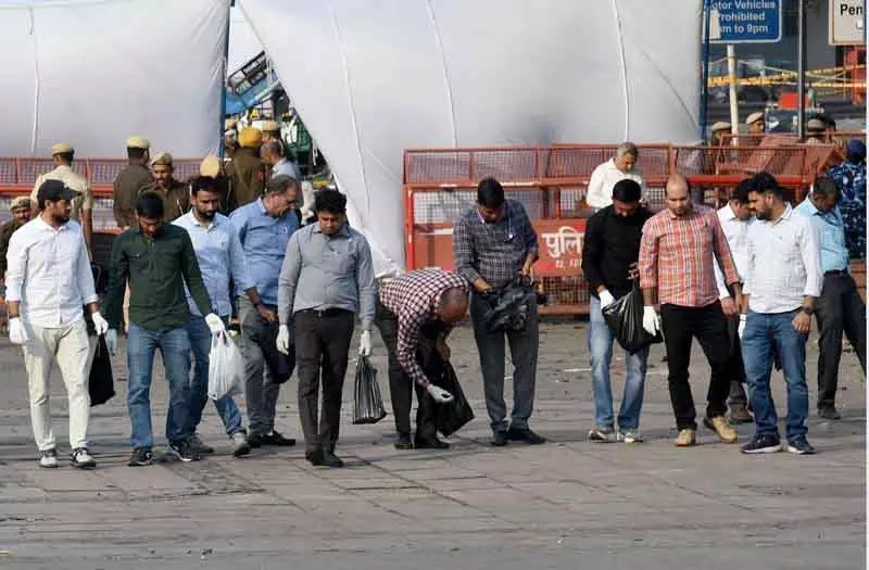 Delhi एनआईए ने लाल किला विस्फोट की जांच संभाली, आतंकवाद निरोधक कानून लागू Delhi एनआईए ने लाल किला विस्फोट की जांच संभाली, आतंकवाद निरोधक कानून लागू