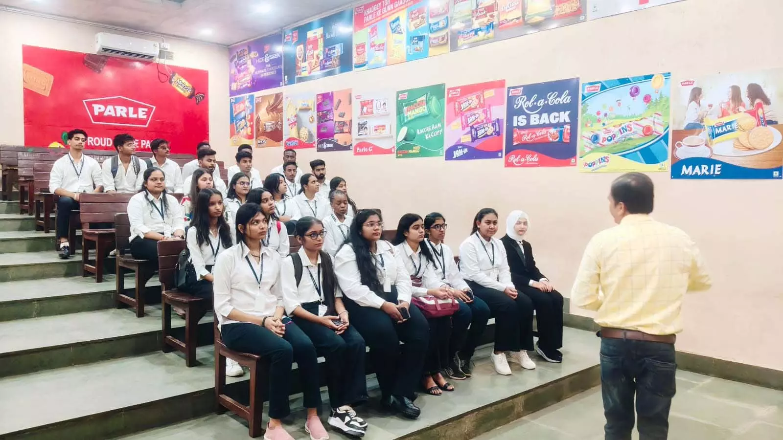 मैट्स यूनिवर्सिटी के मैनेजमेंट विभाग द्वारा पार्ले उद्योग का औद्योगिक भ्रमण मैट्स यूनिवर्सिटी के मैनेजमेंट विभाग द्वारा पार्ले उद्योग का औद्योगिक भ्रमण