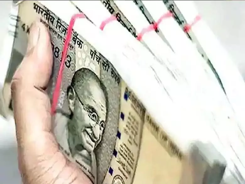 तीन और कर्मचारी गिरफ्तार, किश्त की राशि गबन कर कंपनी को लगाया था चूना तीन और कर्मचारी गिरफ्तार, किश्त की राशि गबन कर कंपनी को लगाया था चूना