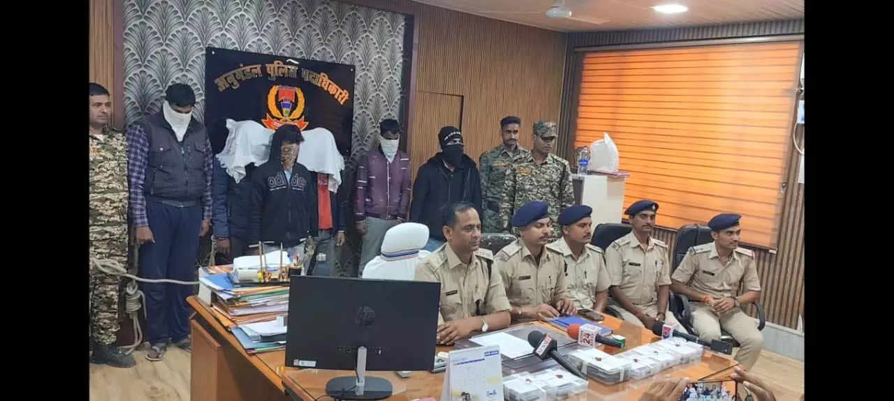 डॉक्टर से 10 लाख फिरौती मांगी, गोलीबारी करने वाले गिरोह के सभी अपराधी गिरफ्तार डॉक्टर से 10 लाख फिरौती मांगी, गोलीबारी करने वाले गिरोह के सभी अपराधी गिरफ्तार