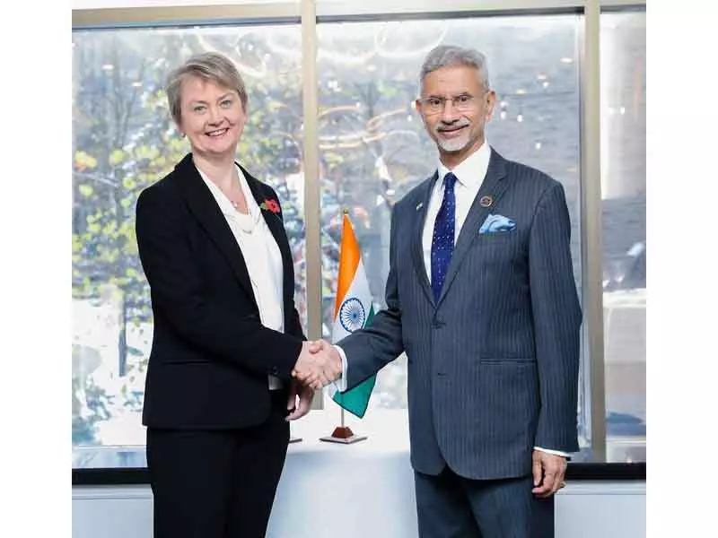 जयशंकर ने G7 बैठक से इतर ब्रिटेन के विदेश मंत्री कूपर से मुलाकात की जयशंकर ने G7 बैठक से इतर ब्रिटेन के विदेश मंत्री कूपर से मुलाकात की