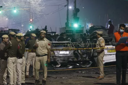 कार ब्लास्ट केस: NIA ने जांच के लिए टीम गठित की, इस अफसर को कमान कार ब्लास्ट केस: NIA ने जांच के लिए टीम गठित की, इस अफसर को कमान