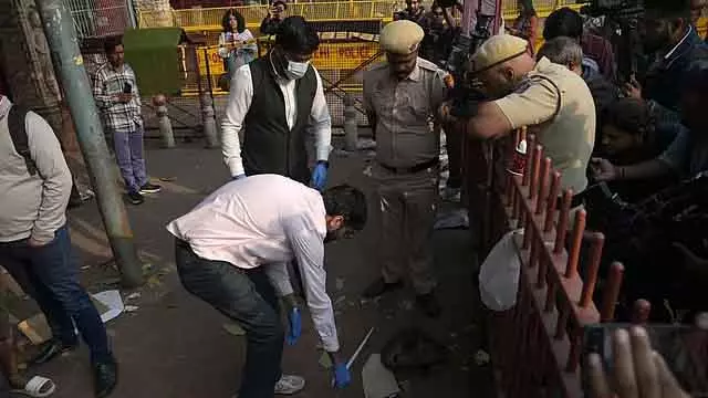 दिल्ली विस्फोट: फोरेंसिक टीम ने 40 नमूने, दो कारतूस और विस्फोटक एकत्र किए दिल्ली विस्फोट: फोरेंसिक टीम ने 40 नमूने, दो कारतूस और विस्फोटक एकत्र किए