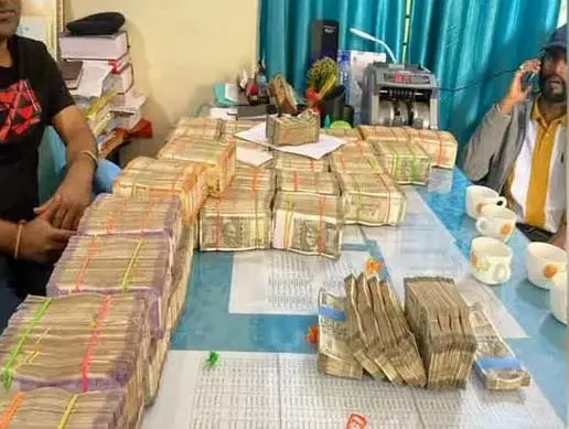 कार से 3 करोड़ कैश जब्त, बालोद पुलिस ने पकड़ा कार से 3 करोड़ कैश जब्त, बालोद पुलिस ने पकड़ा