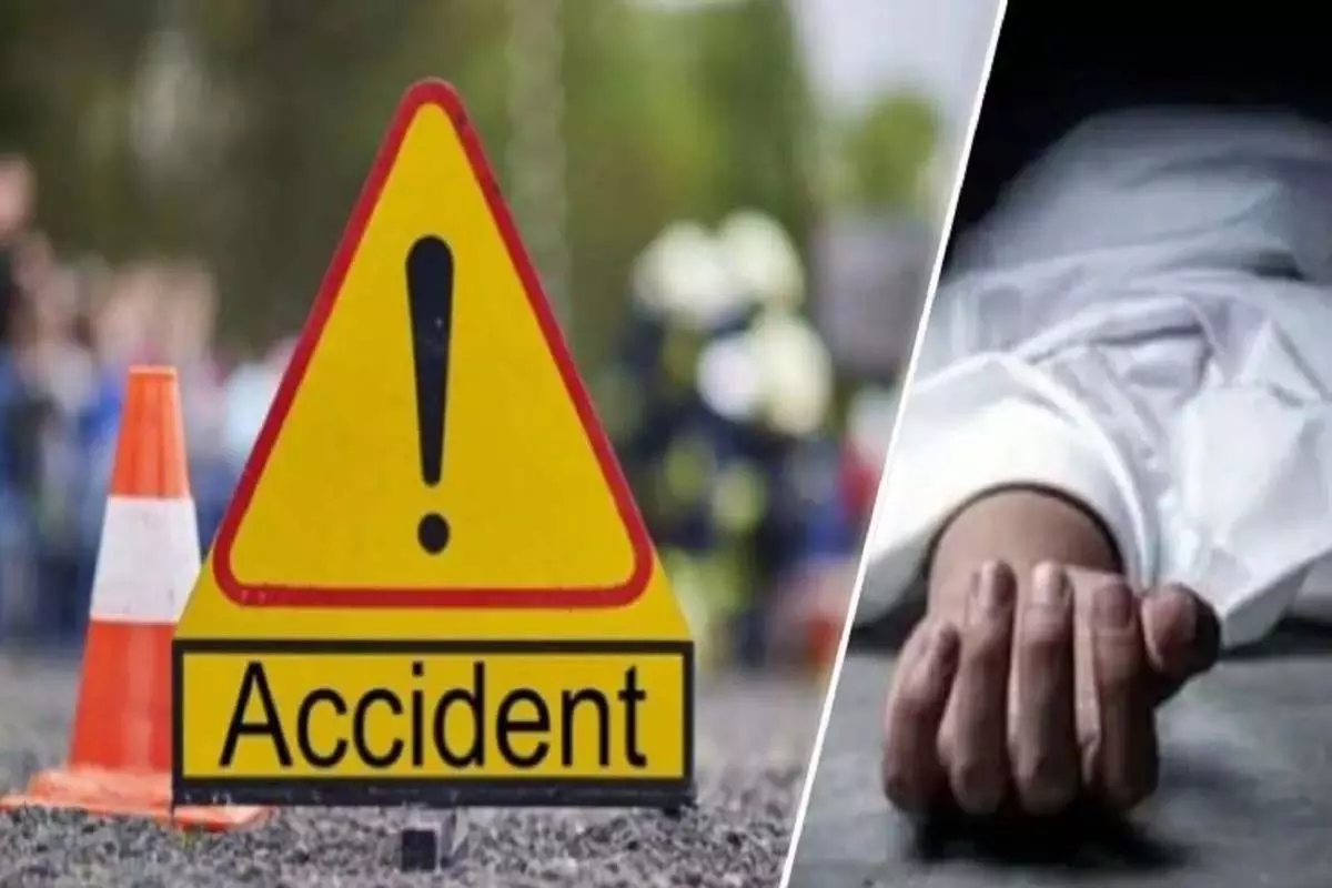 कोहरे में कार और पिकअप वैन की आमने-सामने भिड़ंत, एक युवक की मौत, दो घायल कोहरे में कार और पिकअप वैन की आमने-सामने भिड़ंत, एक युवक की मौत, दो घायल