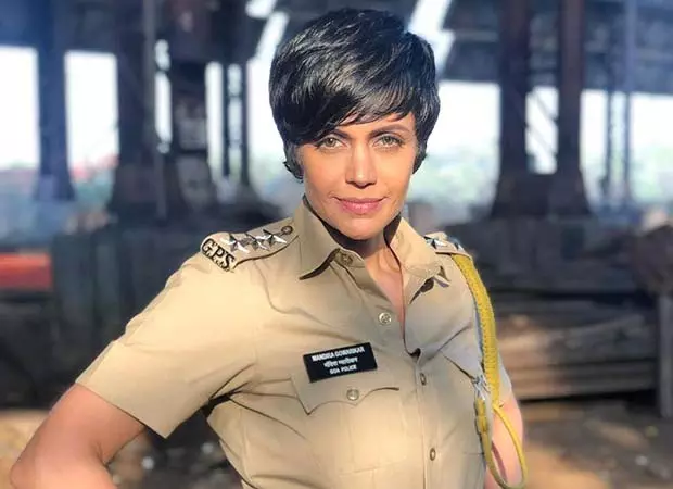 Mandira Bedi का रिप्लेस होने और पुलिस लुक अपनाने पर प्रभावशाली विचार Mandira Bedi का रिप्लेस होने और पुलिस लुक अपनाने पर प्रभावशाली विचार