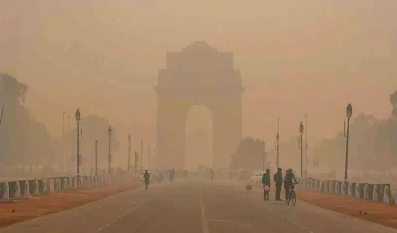 Delhi में वायु गुणवत्ता बेहद खराब हो गई है.. स्थानीय लोग चिंतित हैं Delhi में वायु गुणवत्ता बेहद खराब हो गई है.. स्थानीय लोग चिंतित हैं
