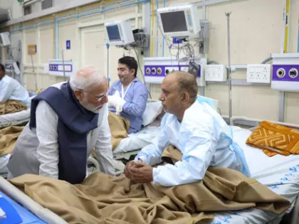 दिल्ली विस्फोट पीड़ितों से मुलाकात के बाद PM मोदी का कड़ा बयान दिल्ली विस्फोट पीड़ितों से मुलाकात के बाद PM मोदी का कड़ा बयान