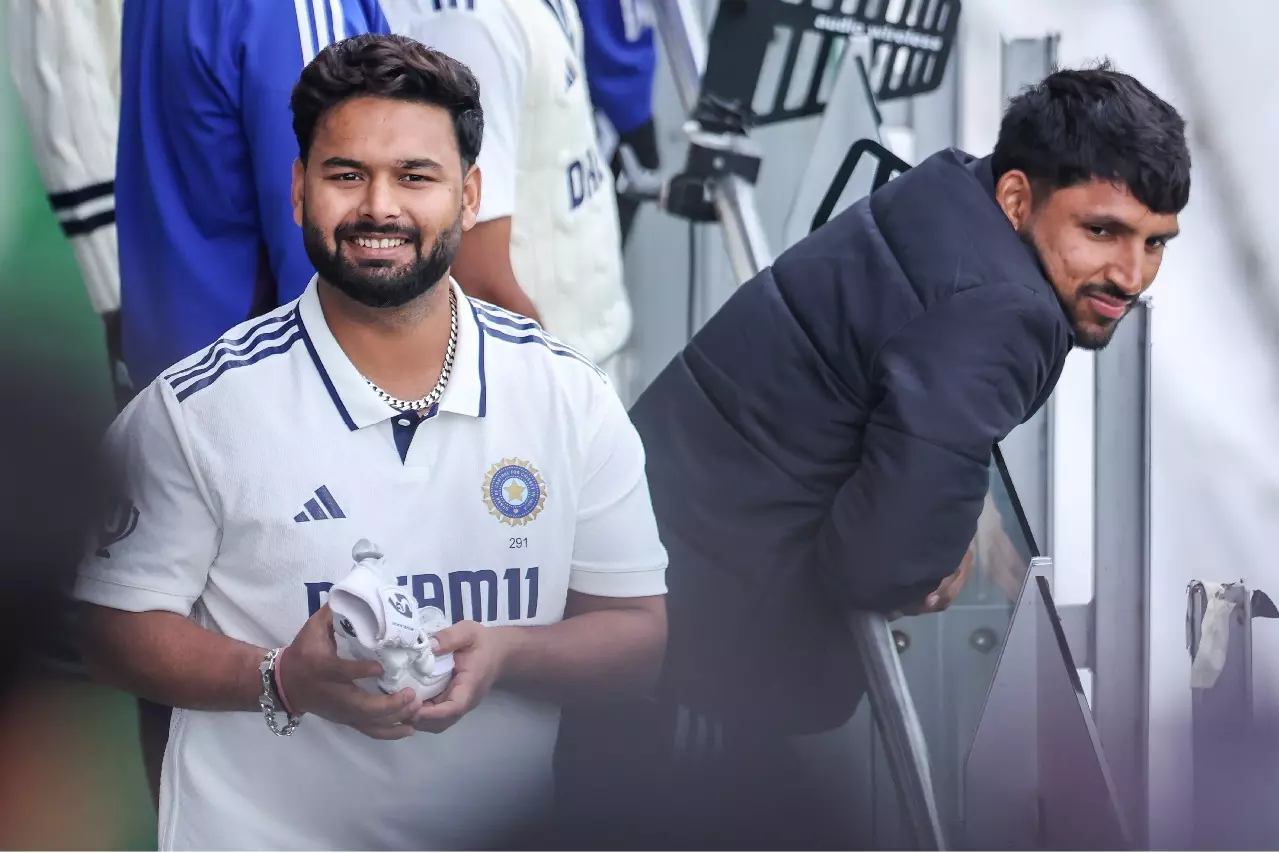मेरे और ऋषभ भाई के बीच कोई प्रतिस्पर्धा नहीं, मकसद भारत को जीत दिलाना है: जुरेल मेरे और ऋषभ भाई के बीच कोई प्रतिस्पर्धा नहीं, मकसद भारत को जीत दिलाना है: जुरेल