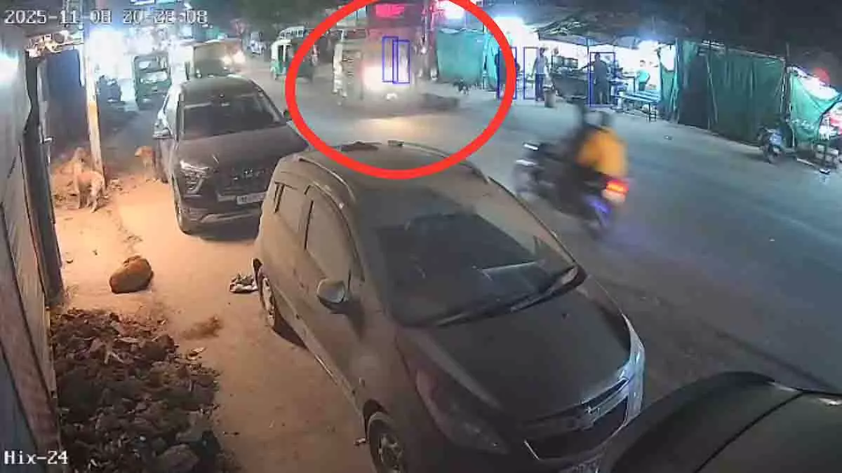 Gwalior में तेज रफ्तार ऑटो रिक्शा की चपेट में आई महिला, इलाज के दौरान मौत Gwalior में तेज रफ्तार ऑटो रिक्शा की चपेट में आई महिला, इलाज के दौरान मौत