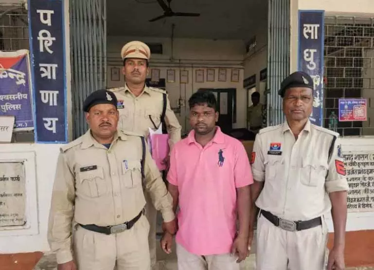 मोबाइल पर वर्चुअल शादी, ऑनलाइन सुहागरात भी, ब्लेकमेलर दोस्त गिरफ्तार मोबाइल पर वर्चुअल शादी, ऑनलाइन सुहागरात भी, ब्लेकमेलर दोस्त गिरफ्तार
