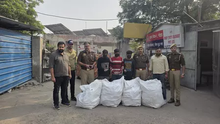Flipkart के ट्रक से माल चोरी करने वाले गैंग का पर्दाफाश, तीन आरोपी गिरफ्तार Flipkart के ट्रक से माल चोरी करने वाले गैंग का पर्दाफाश, तीन आरोपी गिरफ्तार