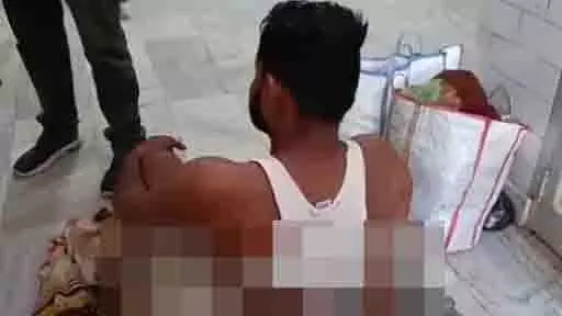 मऊगंज में दहेज विवाद में एक व्यक्ति ने अपने जीजा पर कई बार चाकू से हमला किया मऊगंज में दहेज विवाद में एक व्यक्ति ने अपने जीजा पर कई बार चाकू से हमला किया