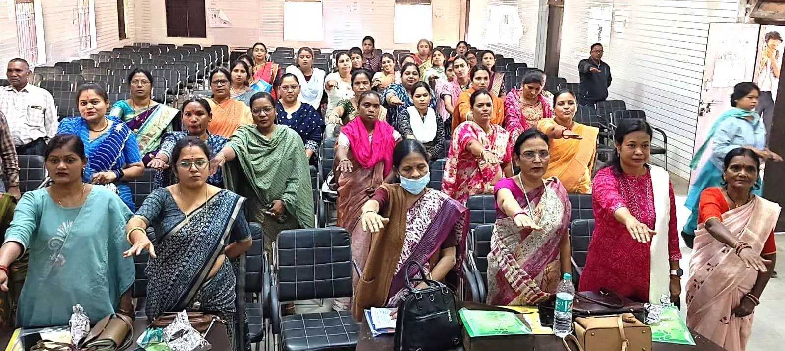 बाल विवाह मुक्त छत्तीसगढ़ की दिशा में बड़ा कदम, अधिकारियों ने ली शपथ बाल विवाह मुक्त छत्तीसगढ़ की दिशा में बड़ा कदम, अधिकारियों ने ली शपथ