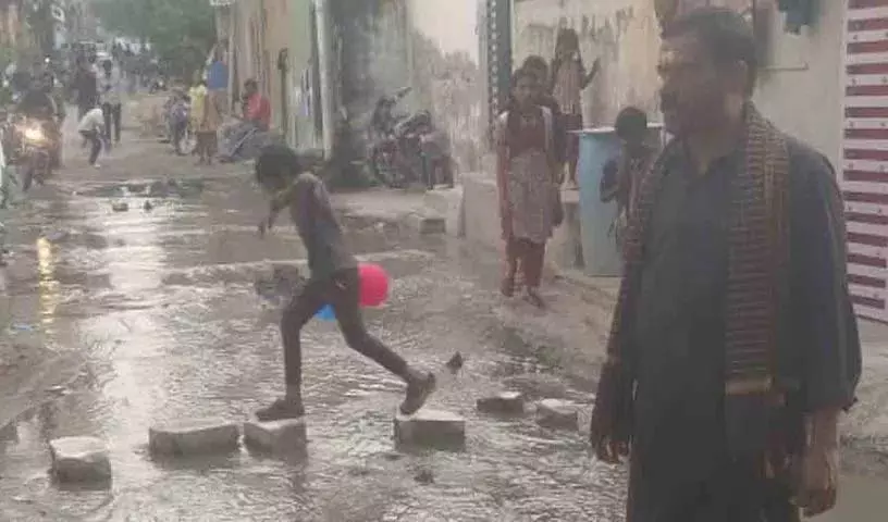 Prem Nagar Colony के निवासियों ने जल निकासी के मुद्दे पर नेताओं से सवाल किए Prem Nagar Colony के निवासियों ने जल निकासी के मुद्दे पर नेताओं से सवाल किए