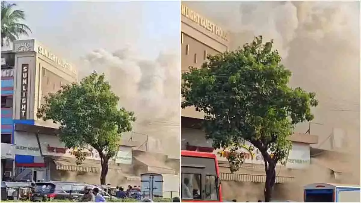कुर्ला सनलाइट होटल की रसोई में लगी आग, 90 मिनट में आग पर काबू पाया गया कुर्ला सनलाइट होटल की रसोई में लगी आग, 90 मिनट में आग पर काबू पाया गया
