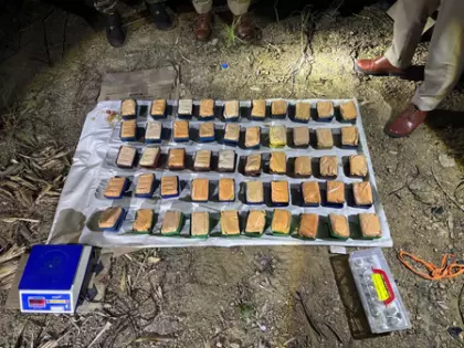 Assam: सिलचर में 4.65 करोड़ रुपये मूल्य की हेरोइन जब्त Assam: सिलचर में 4.65 करोड़ रुपये मूल्य की हेरोइन जब्त