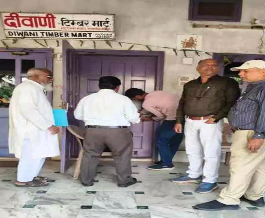 रायपुर में बड़ी कार्रवाई, 5.64 लाख टैक्स बकायेदार की फर्म निगम ने किया सील रायपुर में बड़ी कार्रवाई, 5.64 लाख टैक्स बकायेदार की फर्म निगम ने किया सील