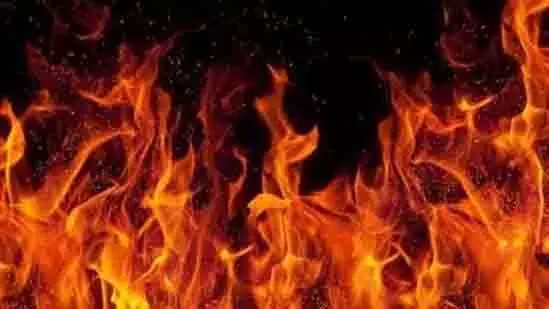 Bengaluru स्कूल में विस्फोट की अफवाह, छात्रों ने शौचालय में पटाखे फोड़े Bengaluru स्कूल में विस्फोट की अफवाह, छात्रों ने शौचालय में पटाखे फोड़े